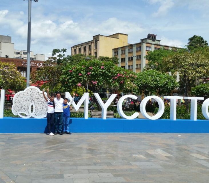 "I Love My Cotton" Sculpture in Colombia Draws Consumer Attention
